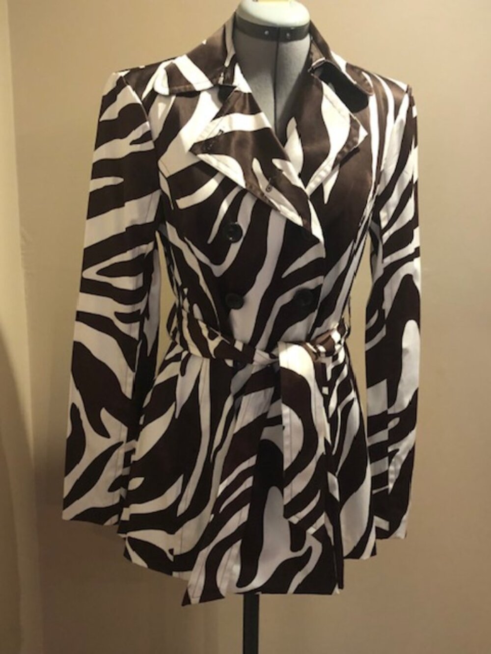 A Byer Zebra  Spring/summer double breasted 1/4 length jacket with waiste belt